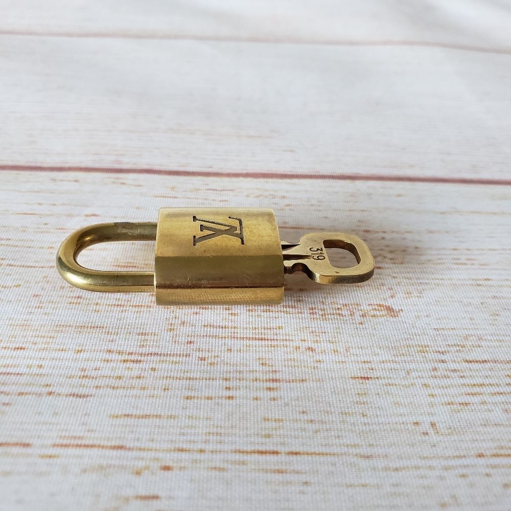 Authentic Louis Vuitton #319 Lock and Key Set Brass 300 Series Padlock - Picture 5 of 8